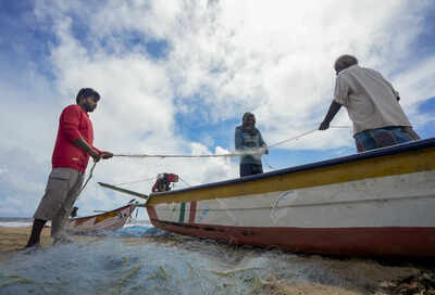 Fishermen at marina beach.jpg