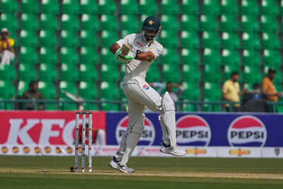 Imam misses out on century in pakistan39s strong start to 1st test against south africa.jpg