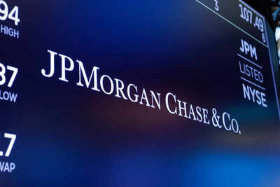 Jpmorgan chase stock slips despite robust q3 earnings what went wrong.jpg