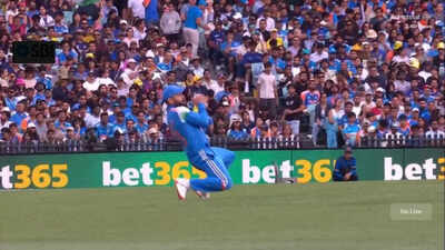 Kohli catch 1.jpg
