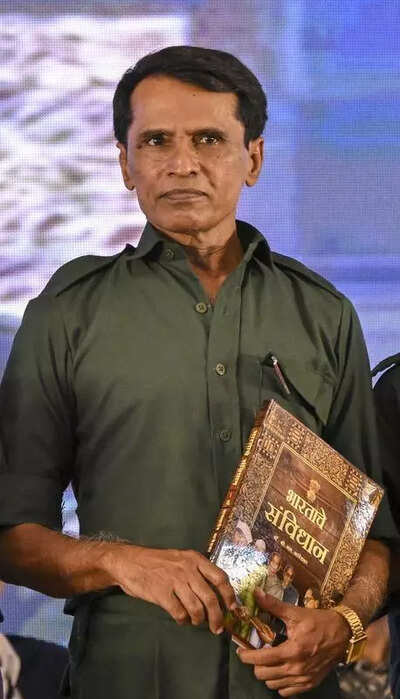 Maoist central committee slams bhupathi as traitor.jpg