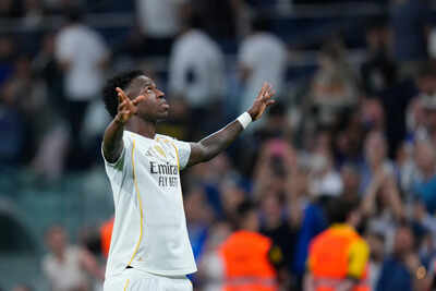 Mbapp scores then limps off as real madrid beats villarreal to top la liga.jpg