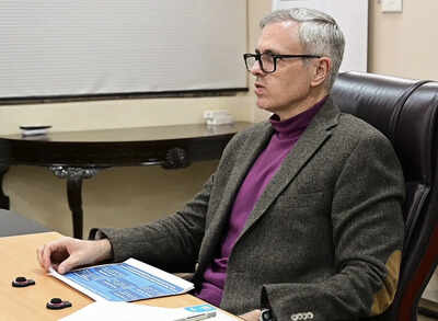 Omar abdullah chairs meeting.jpg