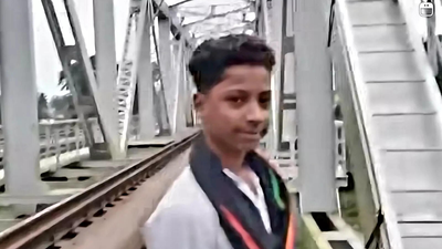 Puri teen dies after train hits him while making reel.jpg