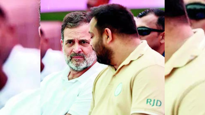 Rahul gandhi tajeshwi yadav.jpg