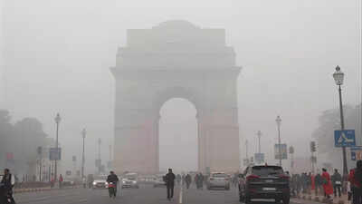 Severe aqi in delhi seniors should avoid morning walks this week.jpg