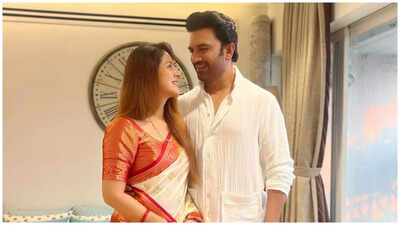Sharad kelkar and his wife.jpg
