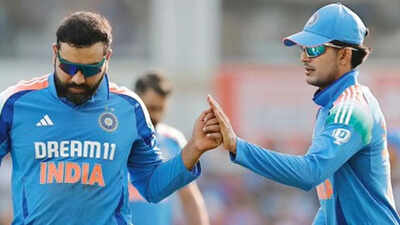 Shubman rohit 2110 sds.jpg