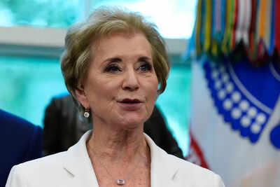 Us senators demand linda mcmahon to rein in dhs operations near schools.jpg