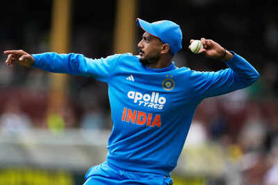 1763026526 axar patel.jpg
