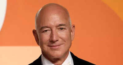 1763393073 jeff bezos.jpg