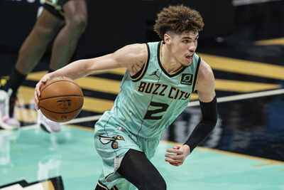 1763601200 lamelo ball.jpg