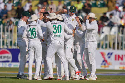 1763713981 pakistan south africa cricket.jpg