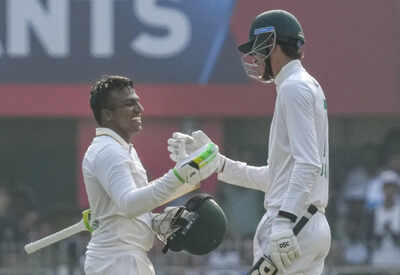 1763948533 ind vs sa 2nd test match day 2.jpg