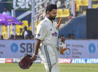 1764032970 ind vs sa 2nd test match day 3.jpg