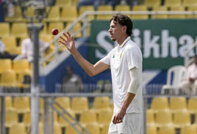 1764147054 ind vs sa 2nd test match day 3.jpg