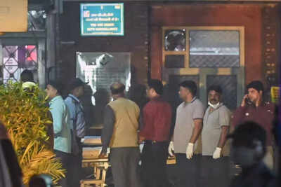 50 docs in lnjps disaster ward raceagainst time to treat car blast victims.jpg