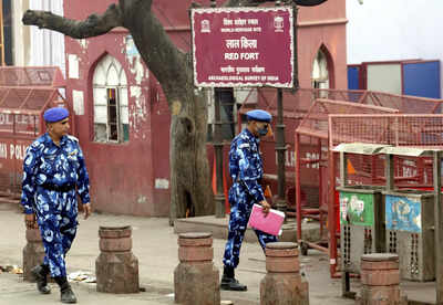 Aftermath of delhi39s red fort blast.jpg