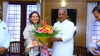 Angela honegger ceo and consul general of swissnex with karnataka sampt minister ns boseraju at vika.png