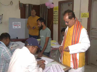 Bjp39s lakhisarai candidate vijay kumar sinha casts his vote for first phase of bihar assembly elect.jpeg