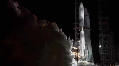 Blue origin postpones new glenn rocket launch due to weather nasa escapade mars probes now set for 1.jpeg