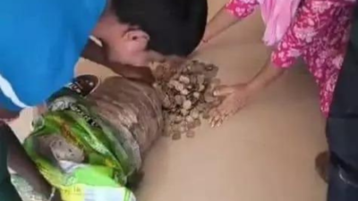 Coins pour out of piggy bank enough for chaiwallah to buy rs 1 lakh scooter.jpg