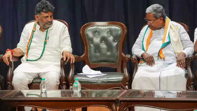 Dk shivakumar siddaramaiah file photo.jpg