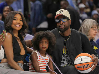 Dwyane wade with gabrielle union and kaavia.jpg