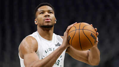 Giannis antetokounmpo might not be playing today.jpg