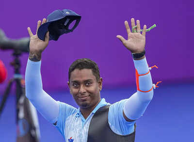 Hangzhou india39s atanu das leaves after losing his quarterfinal match against c.jpg