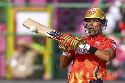 Jaipur punjab kings shashank singh plays a shot during an indian premier leagu.jpg