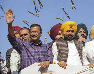 Kejriwal and mann hold roadshow in punjab39s tarn taran sahib.jpg