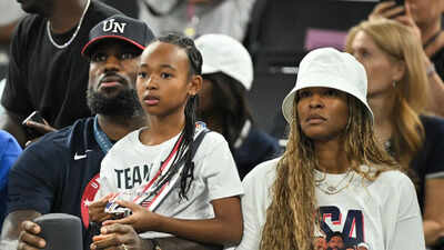 Lebron james with savannah and zhuri.jpg
