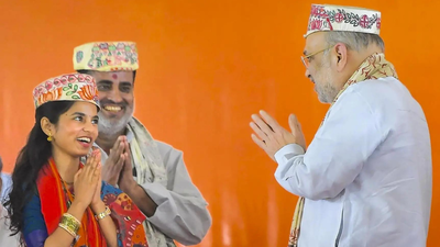 Maithili thakur leads early trends in alinagar.jpg