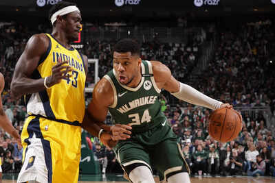 Miwaukee bucks39 giannis antetokounmpo vs the indiana pacers.jpg