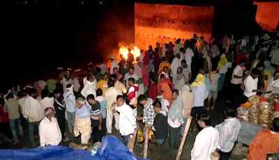 Patna oct 31 ani the last rites of dularchand yadav being performed at the b.jpg