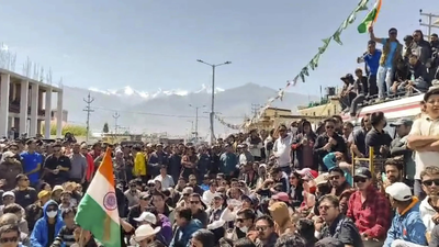People protest over the statehood demand and the inclusion of ladakh under the sixth schedule file p.png