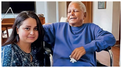 Rohini acharya and lalu prasad yadav.jpg