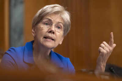 Senator warren urges trump administration to stop 16t federal student loan sale.jpg