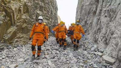 Six labourers died in a sonbhadra stone mine collapse and rescue operations continue to clear debris.png