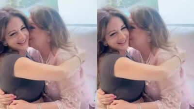 Sussanne khan pens an emotional note for her mother soul twin zarine khan.jpg