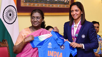 Team india meets president droupadi murmu.jpg