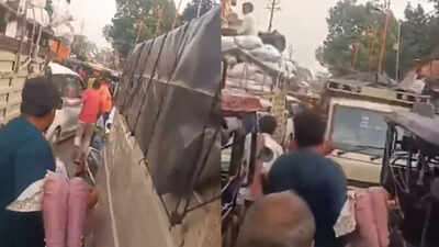 The footage highlights the difficulties faced by citizens in critical situations when ambulances are.jpeg