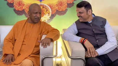 Yogi with fadnavis.jpg