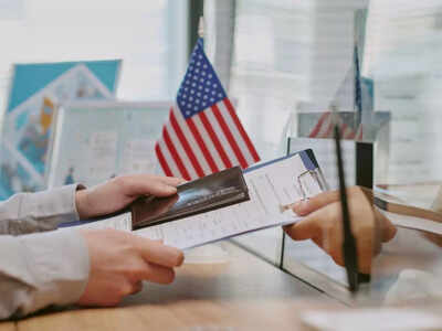 1765793415 us visa.jpg