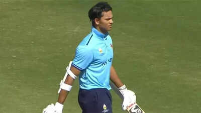 1765946062 yashasvi jaiswal.jpg