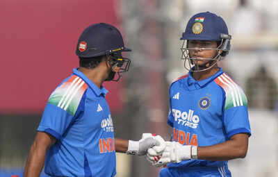 1766925027 ind vs sa 1st odi match.jpg