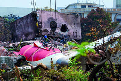 Ai pilots father federation move sc for inquiry into crash.jpg