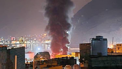 Airstrikes in mukalla port.jpg