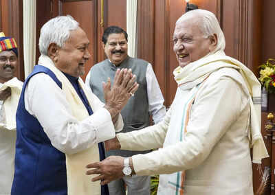 Arif mohammad khan with nitish kumar.jpg